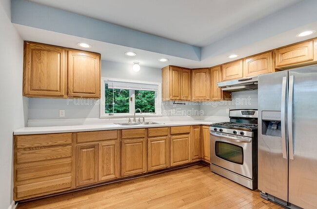 Photo - 122 N Hamilton St