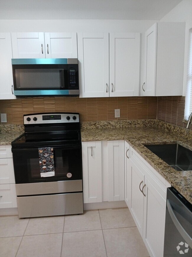 Building Photo - 4760 Lucerne Lakes Blvd E Unit 405 Rental