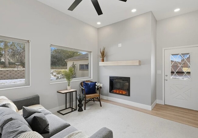Photo - 403 Highland Dr