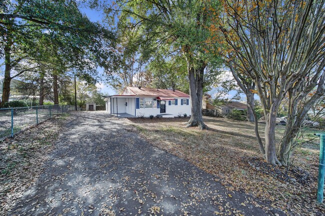 Cute Ranch with single carport - Cute Ranch with single carport House