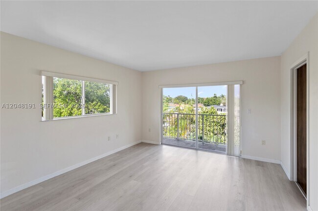 Photo - 2782 SW 33rd Ave