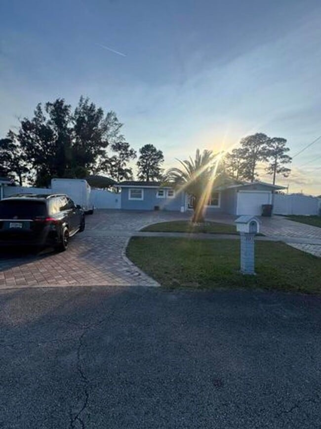 Photo - 2591 Rosehaven Rd