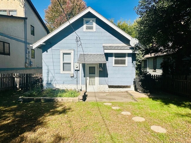 Photo - Charming 2-Bedroom Home with Hardwood Floo...