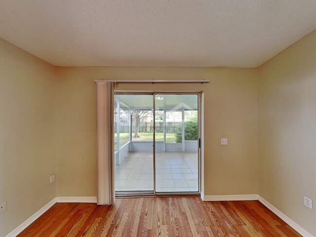 Photo - 7242 Oxfordshire Ave