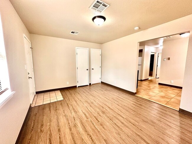 Photo - Cute 2-Bed Home with Hardwood Floors and G...