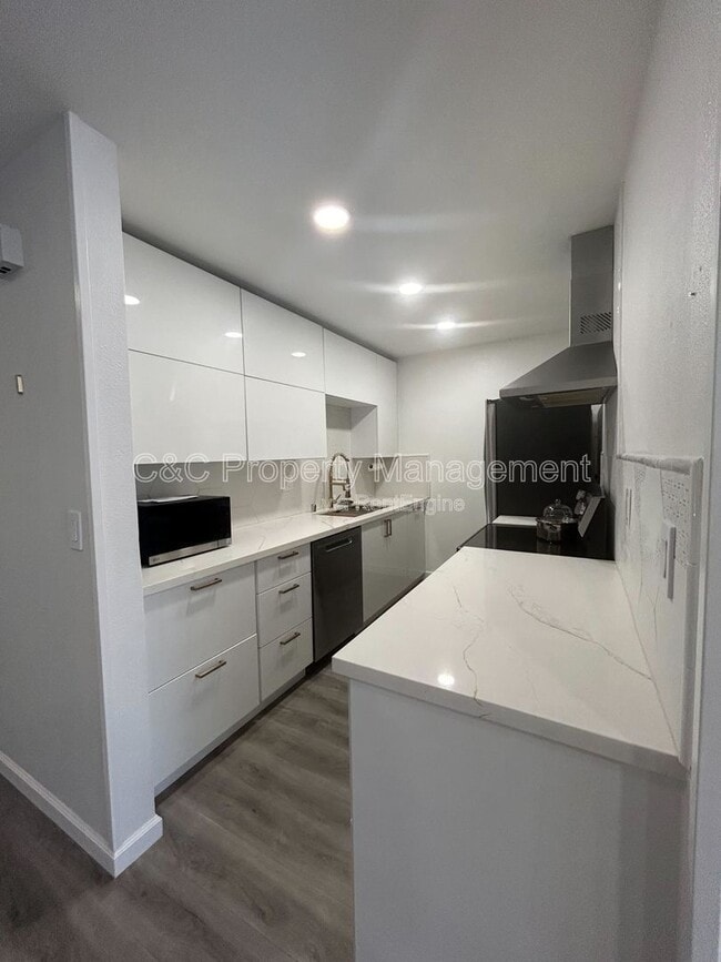 Building Photo - 3746 Vía Verdi Rental