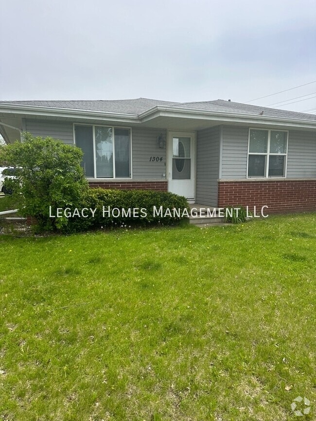 Building Photo - 1304 Vandenbroek Rd Rental
