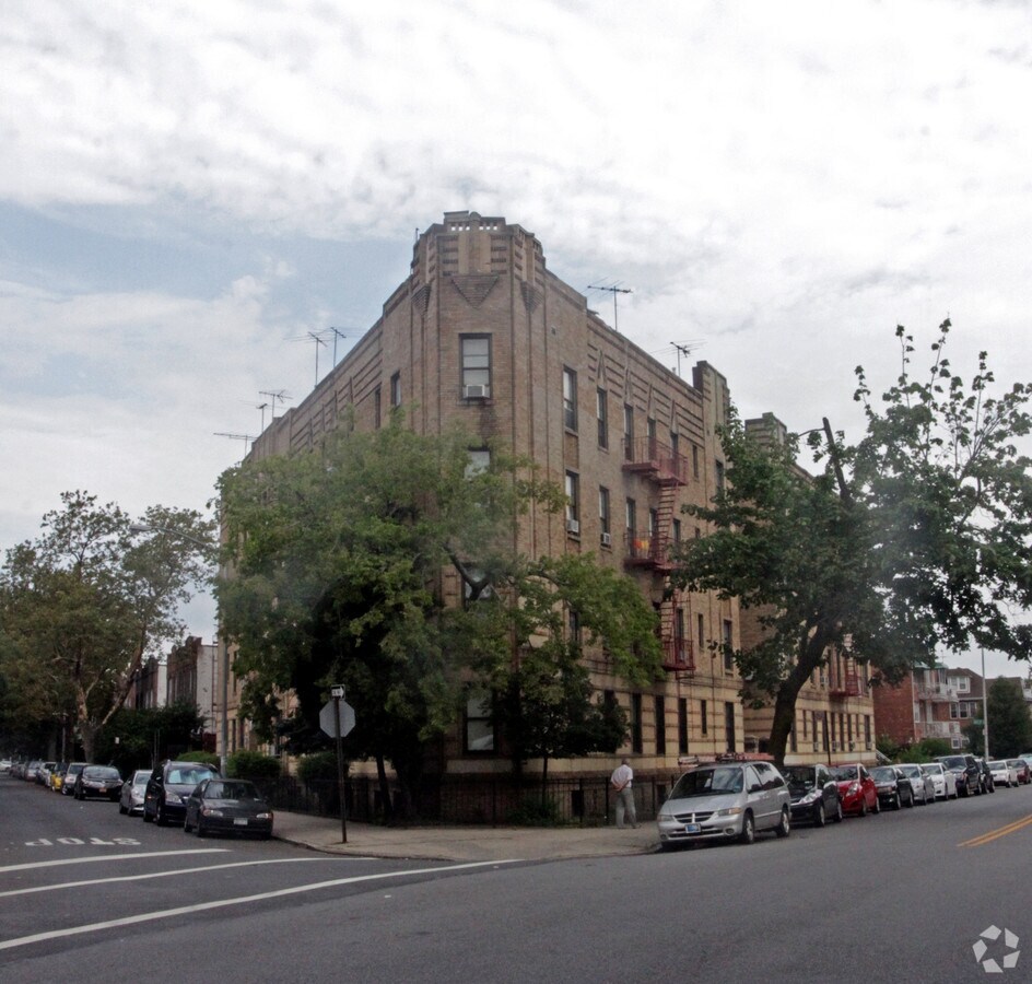 Photo - 2453 64th St