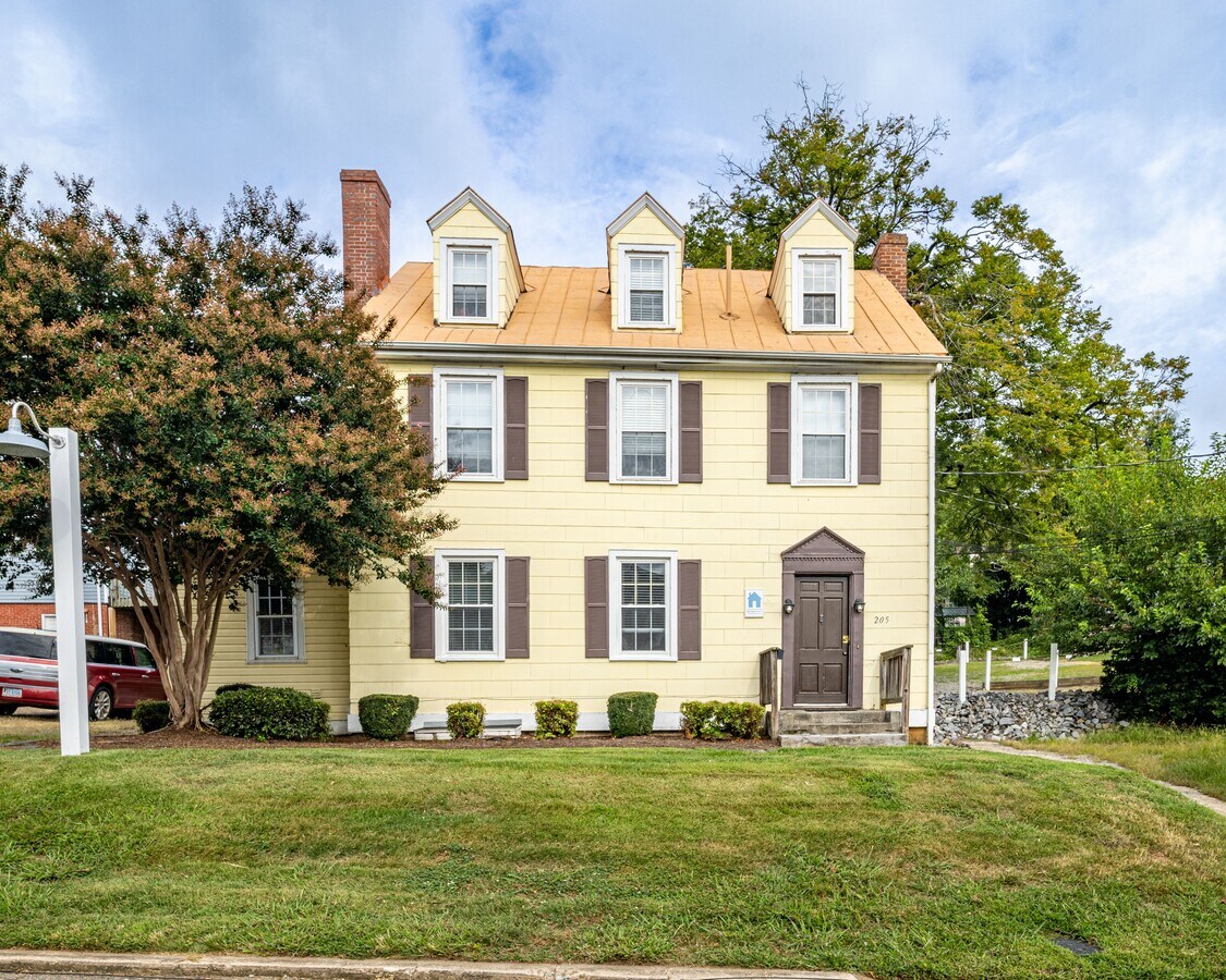 Photo - 205 Garden St