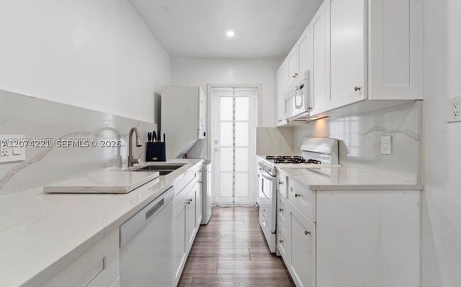 8550 Byron Ave Unit 2G