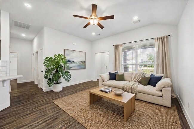 Photo - 260 Shoreview Dr