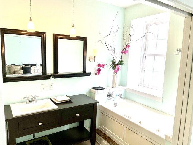 Photo - 235 N Main St