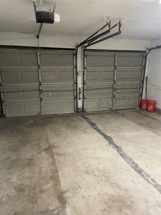 Photo - 614 Meadowglen Dr