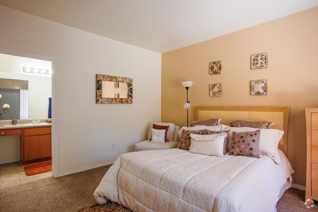 2BD, 2BA - 1,071SF - Primary Bedroom
