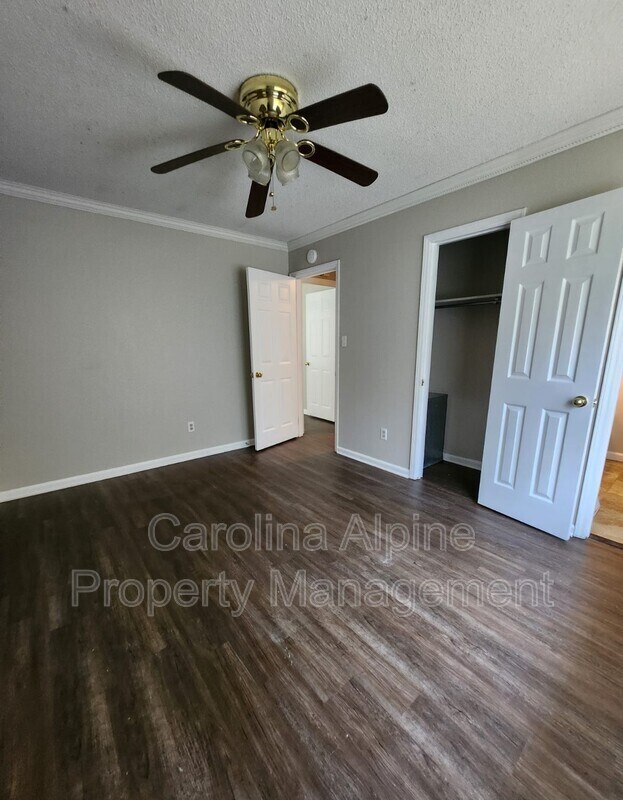 Photo - 1521 Rolling Meadow Ln House