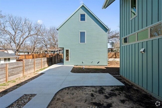 Building Photo - 2912 Pecan Springs Rd Rental