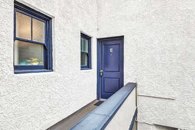 Photo - 405 W 3rd St Unidad E