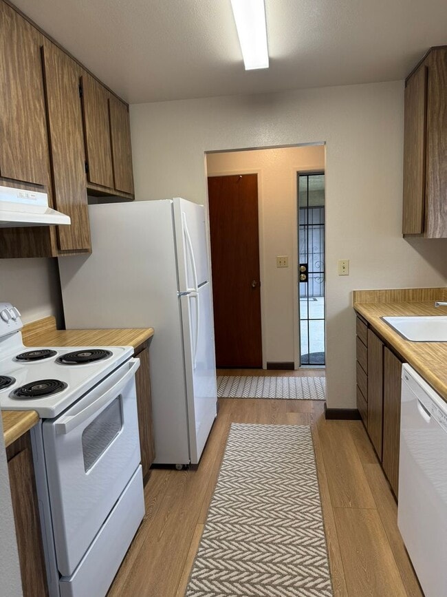 Building Photo - 765 Pope Dr Unit 765 Pope Dr #C