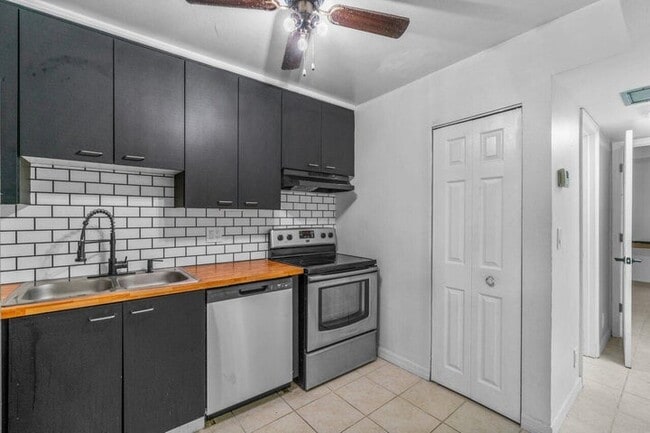 1149 NW 13th St