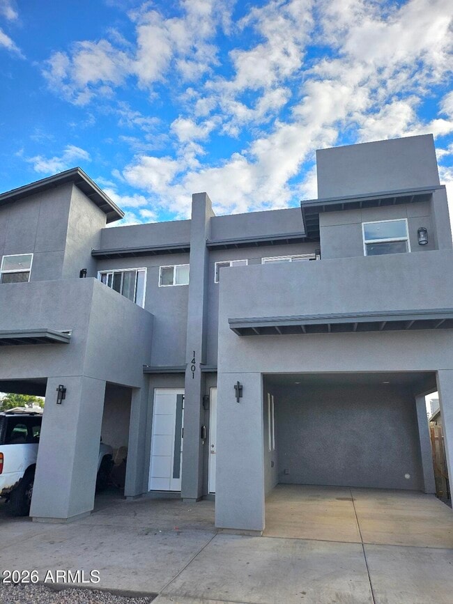 Building Photo - 1401 S 11th Ave