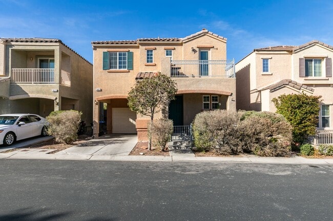 Photo - SOUTH WEST 3 BEDROOM UPDATED HOME WITH BALCONY