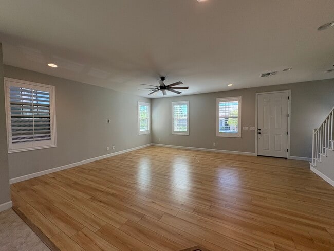 Photo - 1928 W Chisum Trl