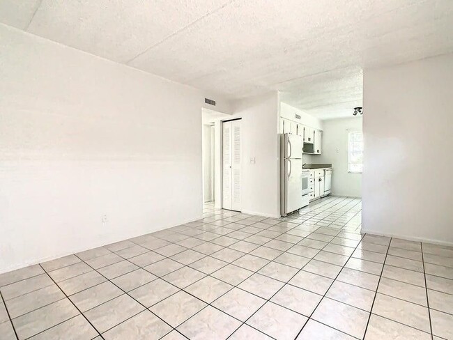 Photo - 714 Michigan Ct