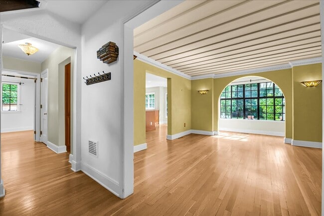 Photo - 455 Linden Rd