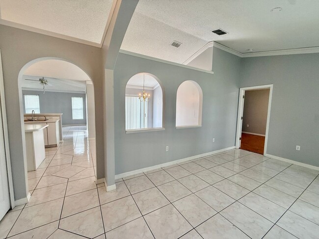 Photo - 220 Canterbury Ct
