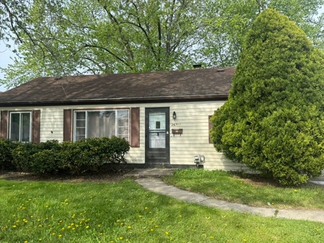 Building Photo - Quaint 3 bedroom ranch