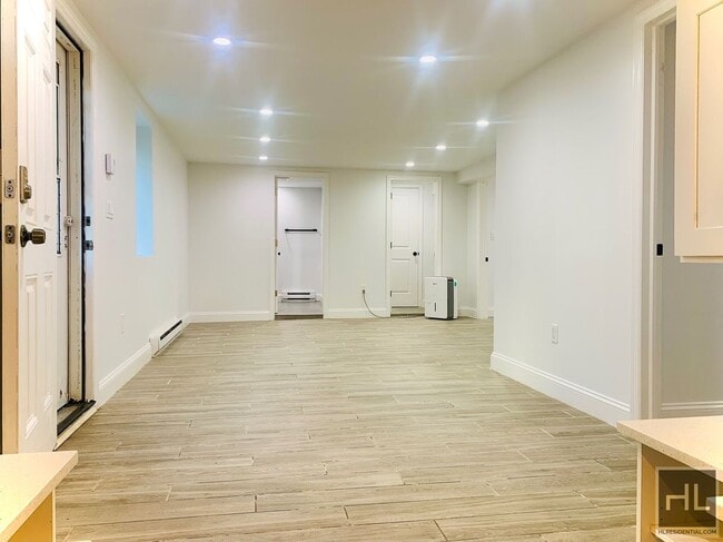Building Photo - Greenvale Avenue Rental