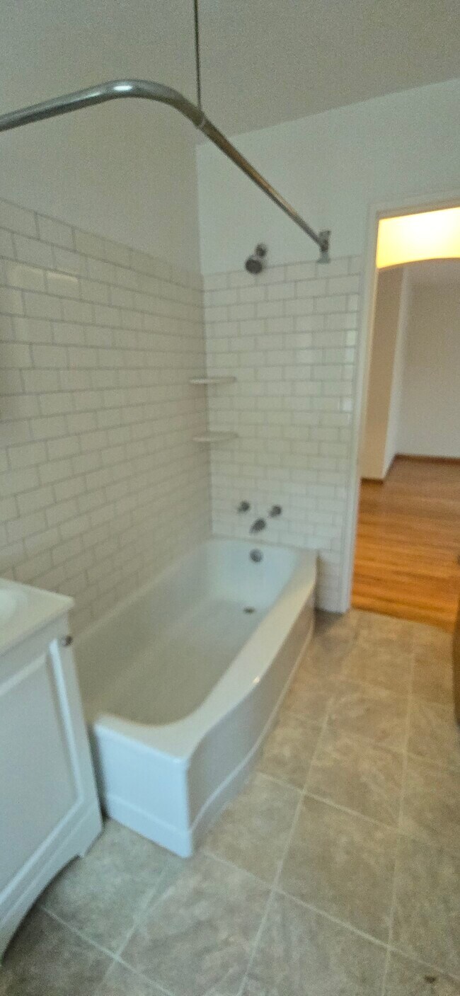 Photo - 4900 Chicago