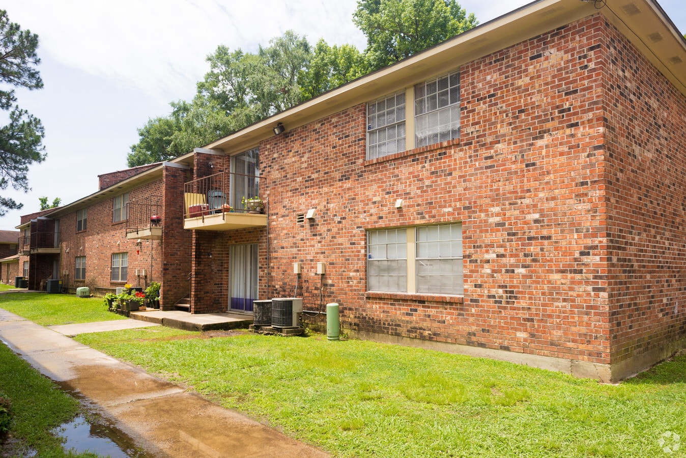 Photo - Lone Oak Apartments