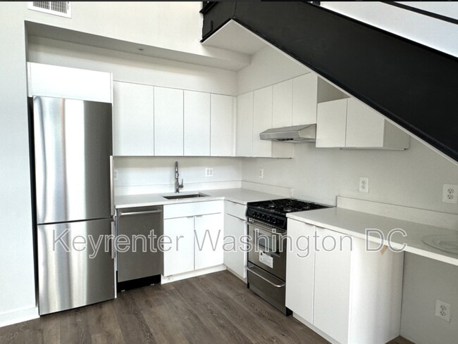 1460 Belmont St NW Unit 301