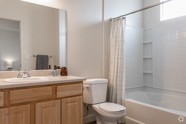 2BR, 2BA - 1,066SF