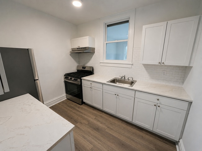 Photo - 707-709 Warren Street Unit 3