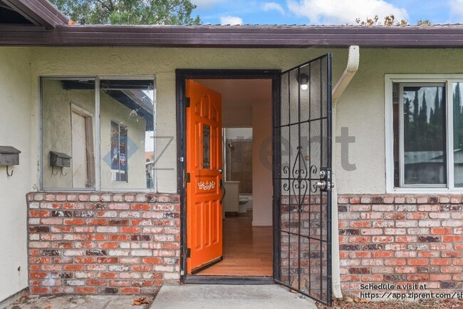 Photo - 909 N Estates Dr