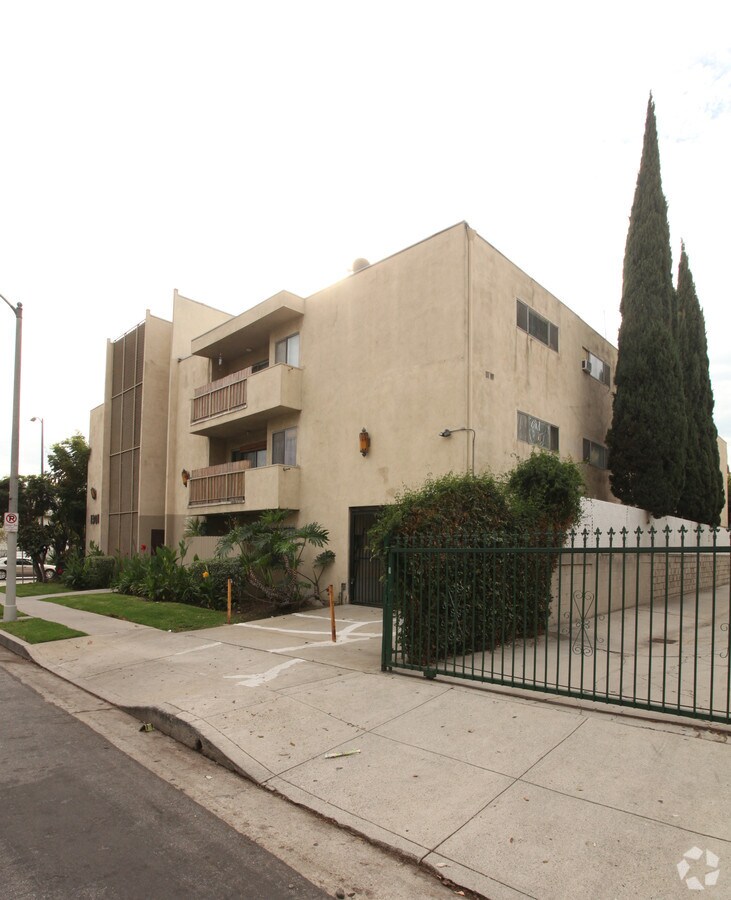 Photo - 1301 N Mansfield Ave