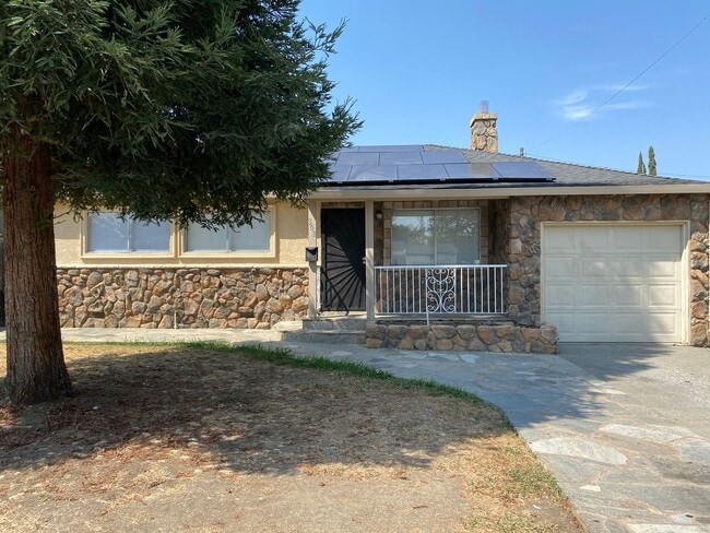 Building Photo - 3 BD/ 1BATH HOUSE LOCATED NEAR DOWNTOWN VA...