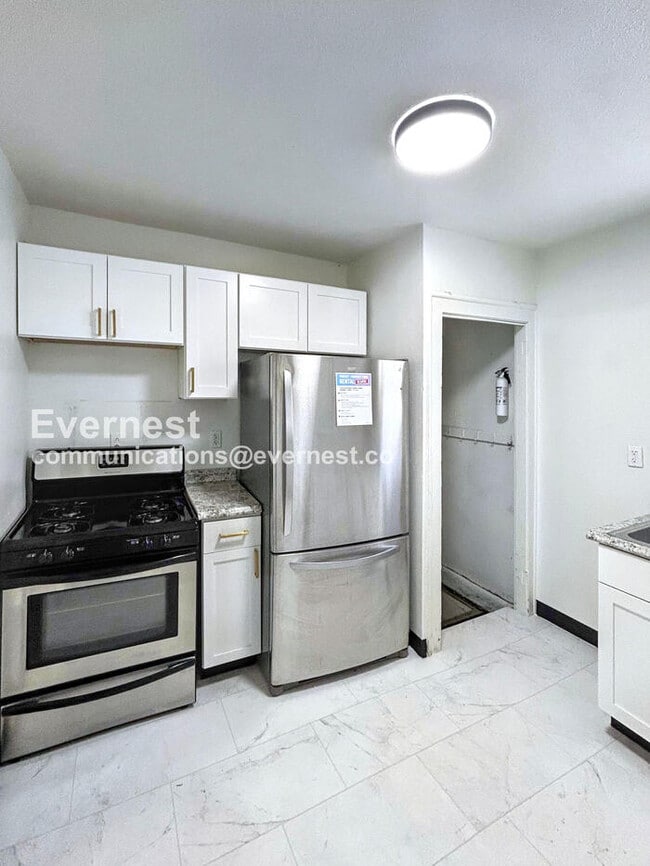 Photo - 16007 Elderwood Ave