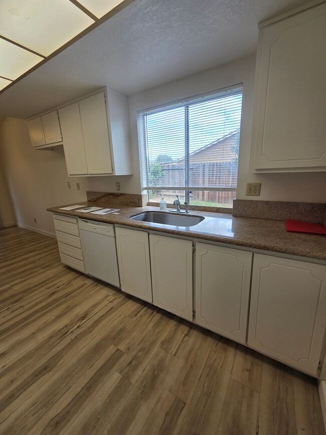 Photo - House: 3 Bedroom / 2 Bathroom - Loomis