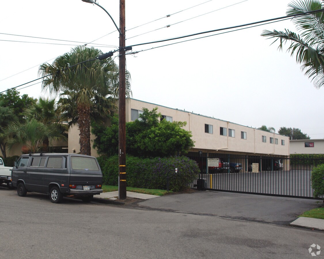 Oasis Apartments - Oasis Apartments