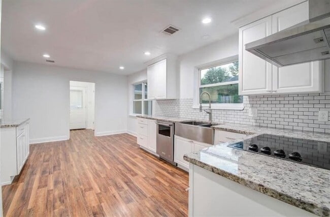 Photo - 17211 Rolling Creek Dr