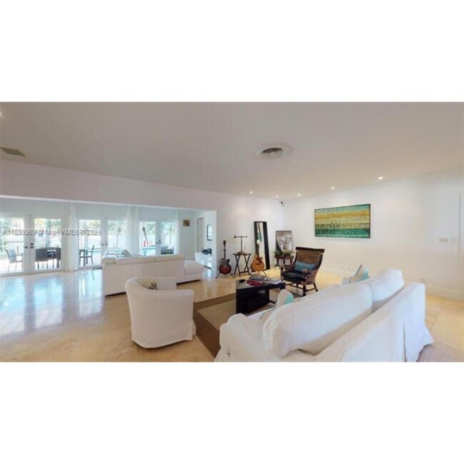 Photo - 6015 Pine Tree Dr