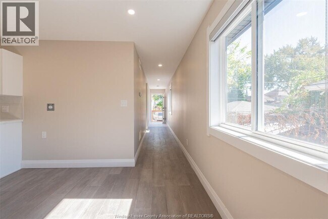 Photo - 912 Hall Ave
