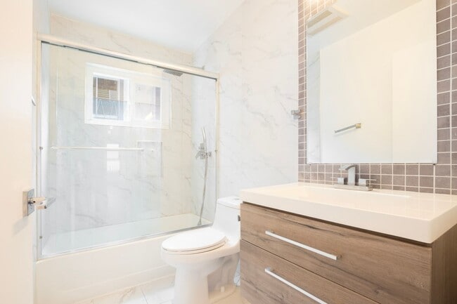 Photo - 1043 N Genesee Ave