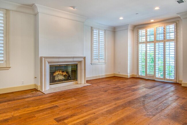 Photo - 321 S Palm Dr