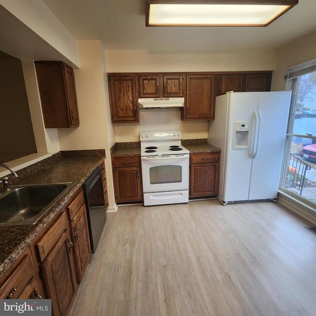 Photo - 6054 Rockton Ct