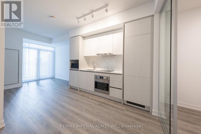 Photo - 180 Front St E Unit 710