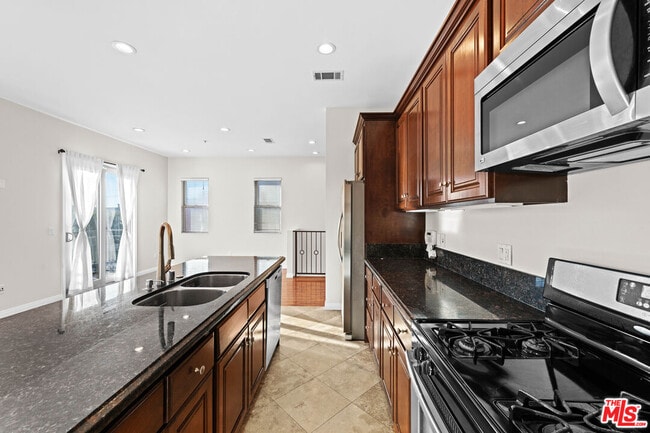 Photo - 6069 Horner St